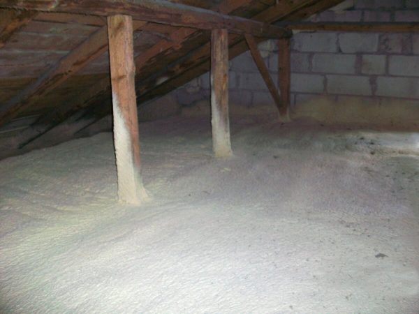 Izolacja stropu pianką PUR Śniadowo